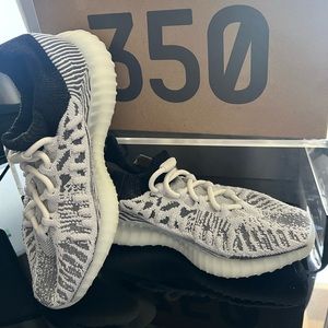 YEEZY 350 V2 CMPCT